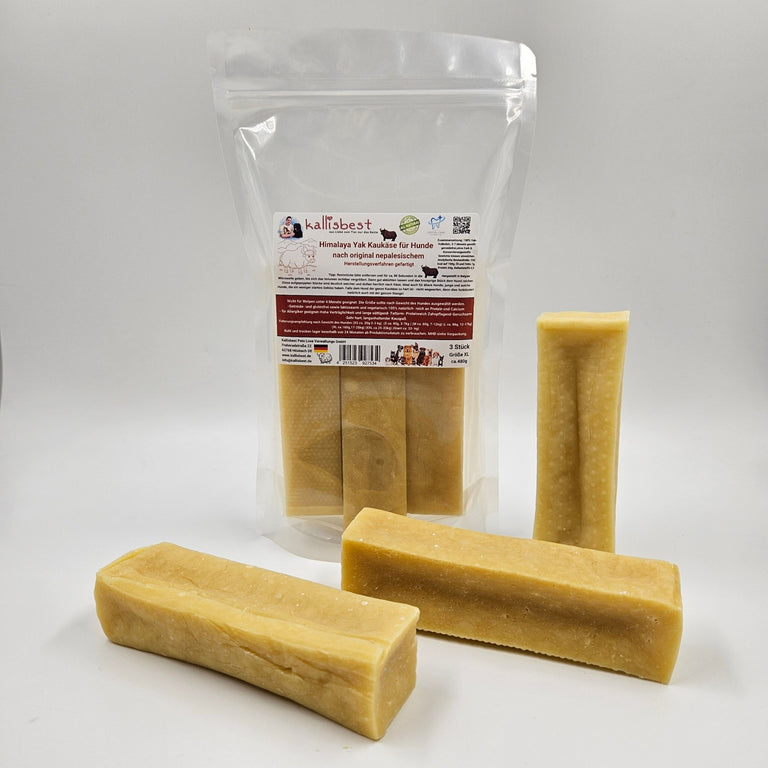 Himalaya Yak Kaukäse für Hunde von Kallisbest, 3 Stück in verschiedenen Größen von XS bis GIANT, auf einem neutralen Hintergrund.