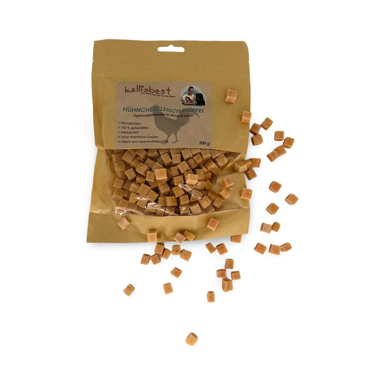 Kallisbest getreidefreie Hühnchenfleischwürfel für Hunde und Katzen in einer 200g Packung, appetitlich präsentiert.