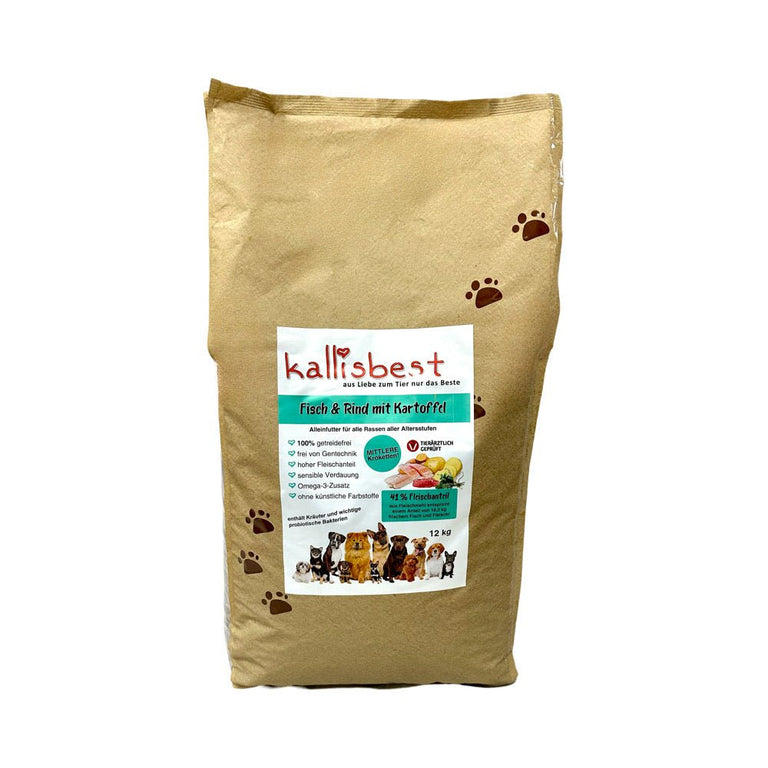 Kallisbest Fisch & Rind mittlere Kroketten Hundefutter in einer Schüssel, mit sichtbaren Stückchen und Kartoffeln.