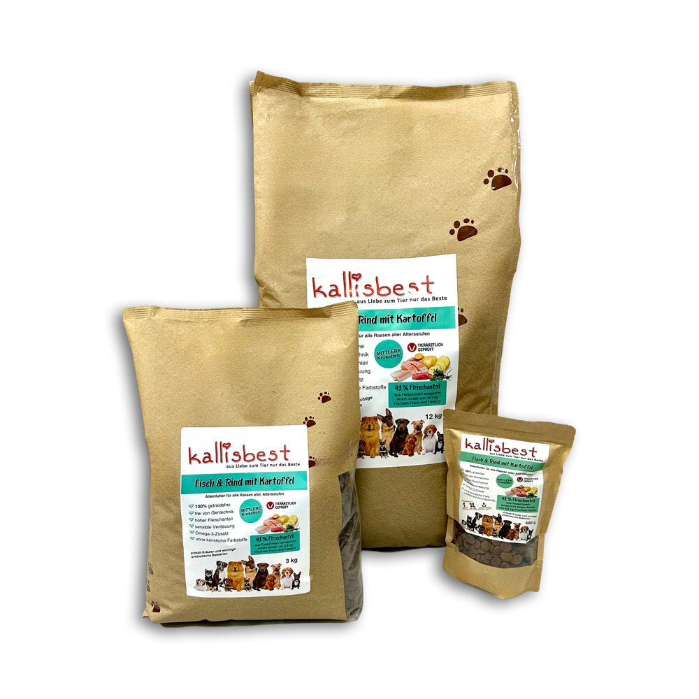 Kallisbest Fisch & Rind mittlere Kroketten Hundefutter in einer Schüssel, mit Kartoffelstücken sichtbar.