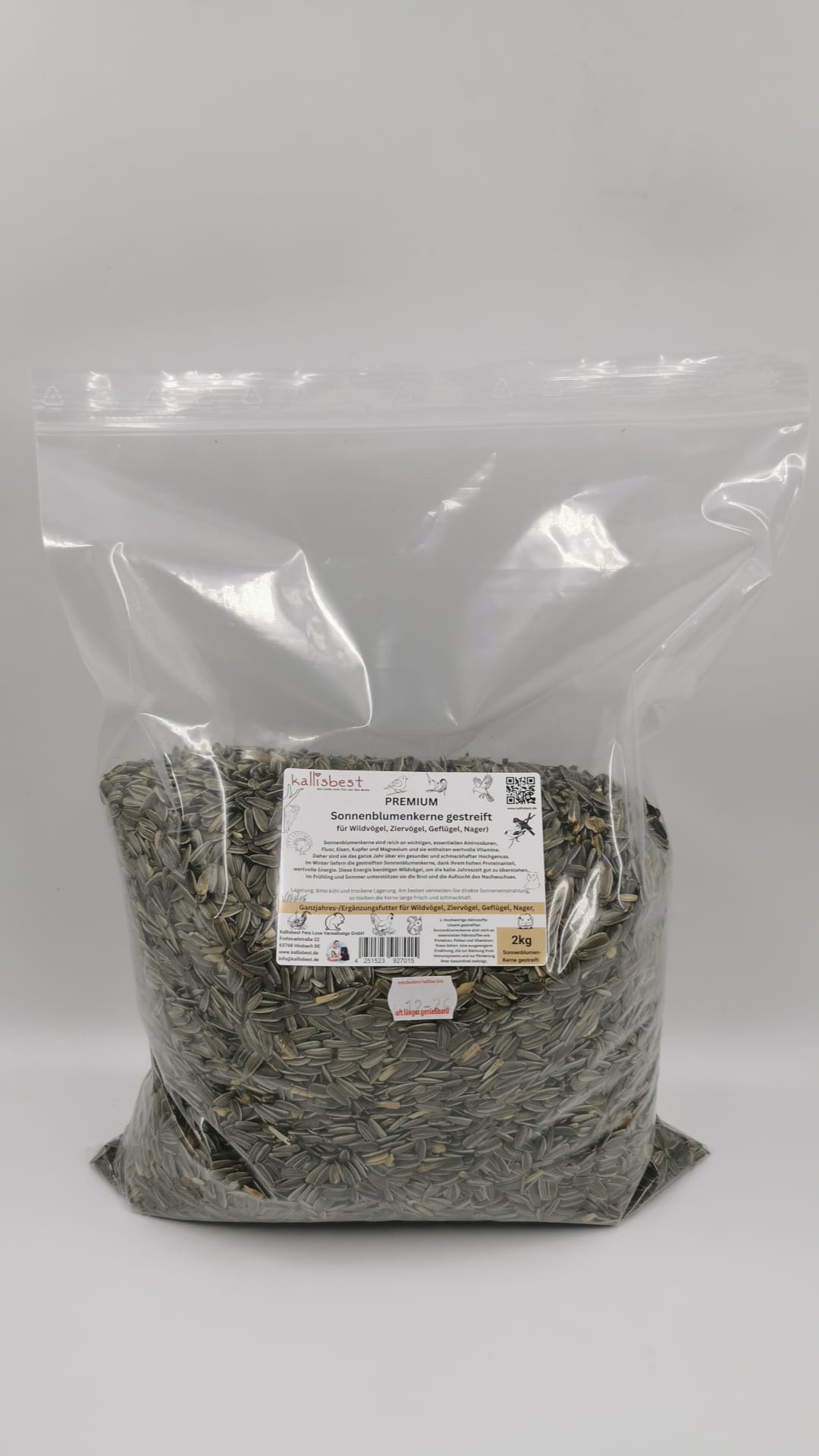Kallisbest Premium gestrifte Sonnenblumenkerne 2kg für Wildvögel, Nager und Geflügel in einer klaren Verpackung.