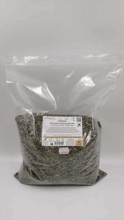 Kallisbest Premium gestrifte Sonnenblumenkerne 2kg für Wildvögel, Nager und Geflügel in einer klaren Verpackung.